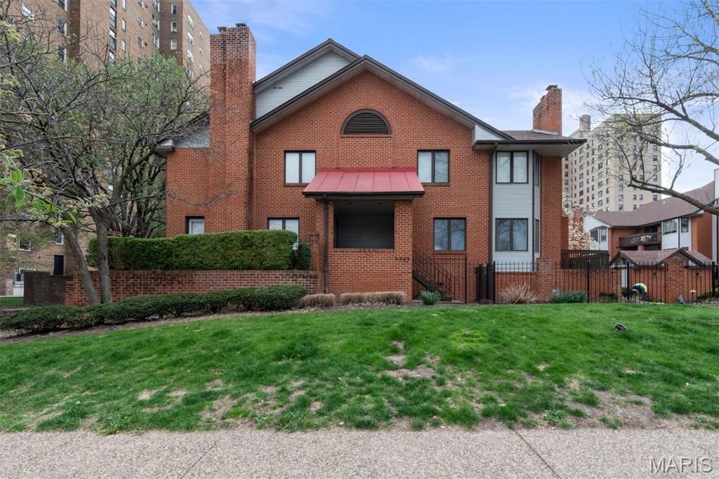 Photo of 4444 Lindell Boulevard #6, St Louis, MO 63108 (MLS # 26020884)