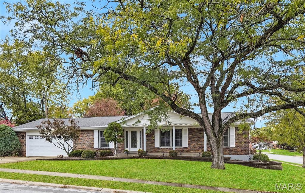 Photo of 607 N Duchesne Drive, St Charles, MO 63301 (MLS # 25072782)