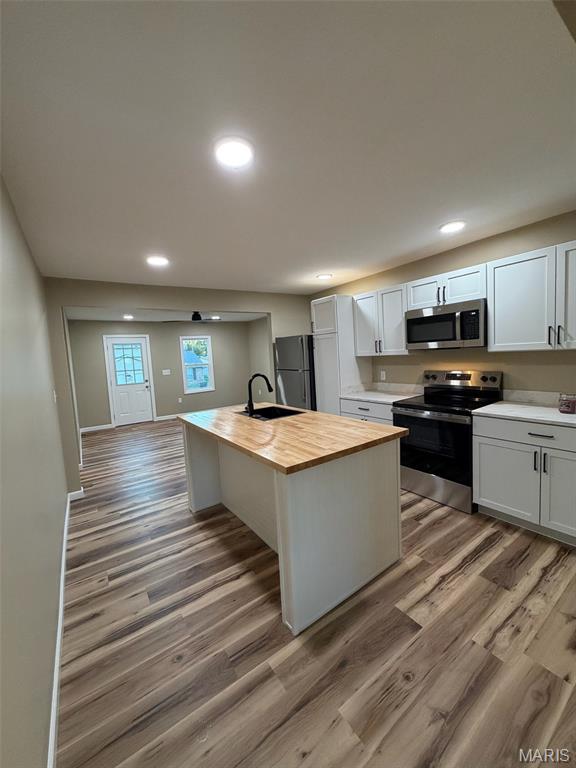 Photo of 811 McKinley Avenue, Moberly, MO 65270 (MLS # 26067035)