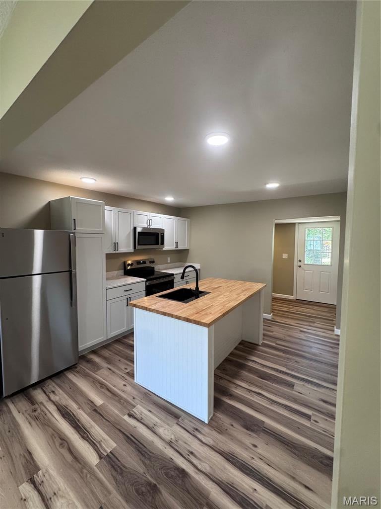 Photo of 811 McKinley Avenue, Moberly, MO 65270 (MLS # 26067035)
