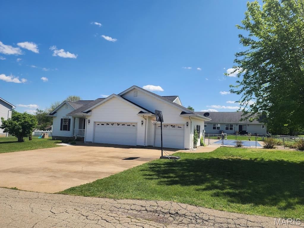 Photo of 38 Elk Drive, Farmington, MO 63640 (MLS # 26023668)