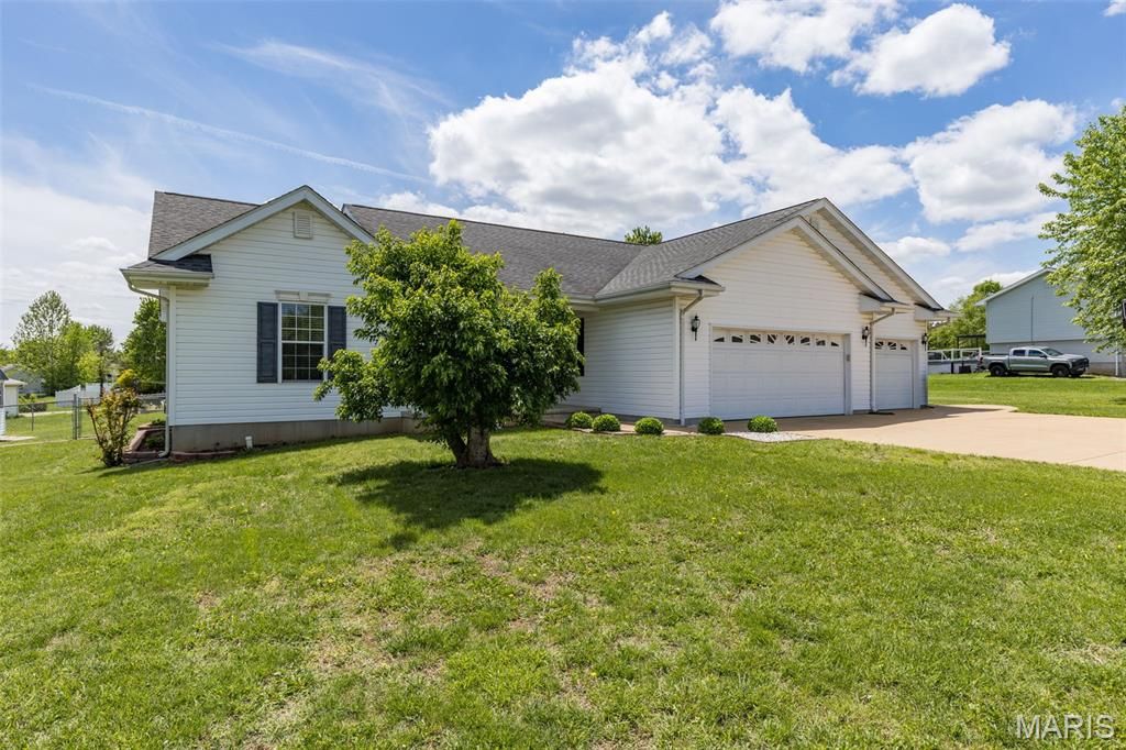 Photo of 38 Elk Drive, Farmington, MO 63640 (MLS # 26023668)