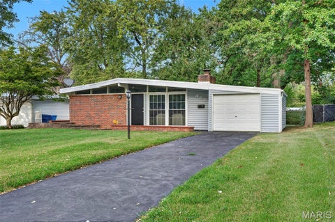 Tiny photo for 430 Holiday Hill Drive, Florissant, MO 63033 (MLS # 26057402)
