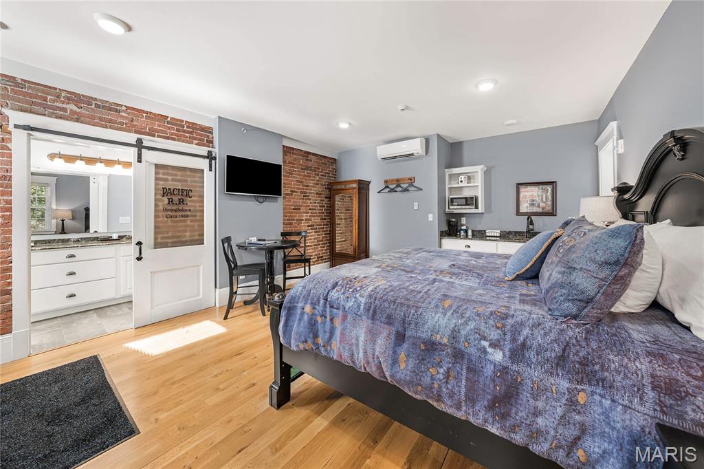 East Wharf Street - Commercial Sale