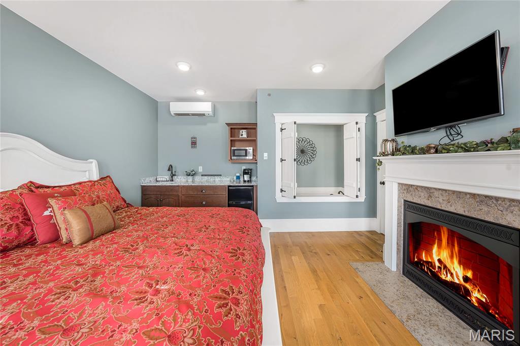 East Wharf Street - Commercial Sale