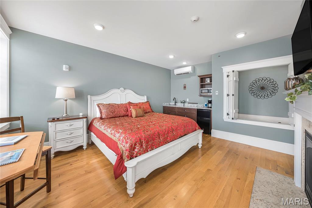 East Wharf Street - Commercial Sale