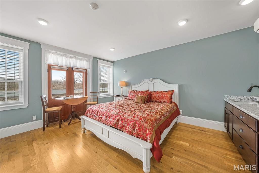 East Wharf Street - Commercial Sale