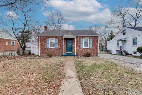 Photo of 7720 Weston Place, St Louis, MO 63117 (MLS # 25074775)
