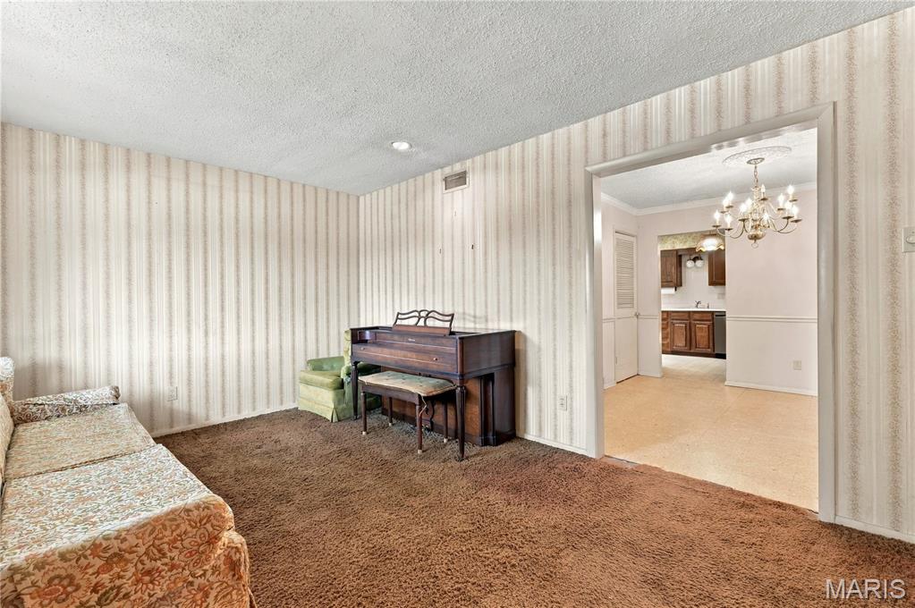 113 Lindy Boulevard