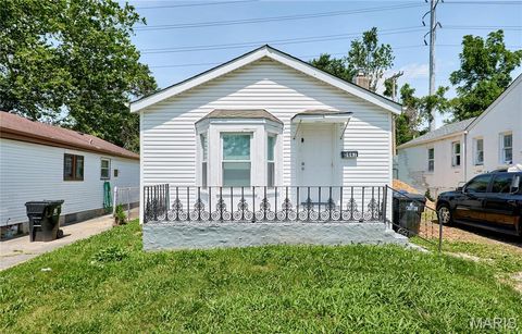 8447 Kempland Place University City MO 63132