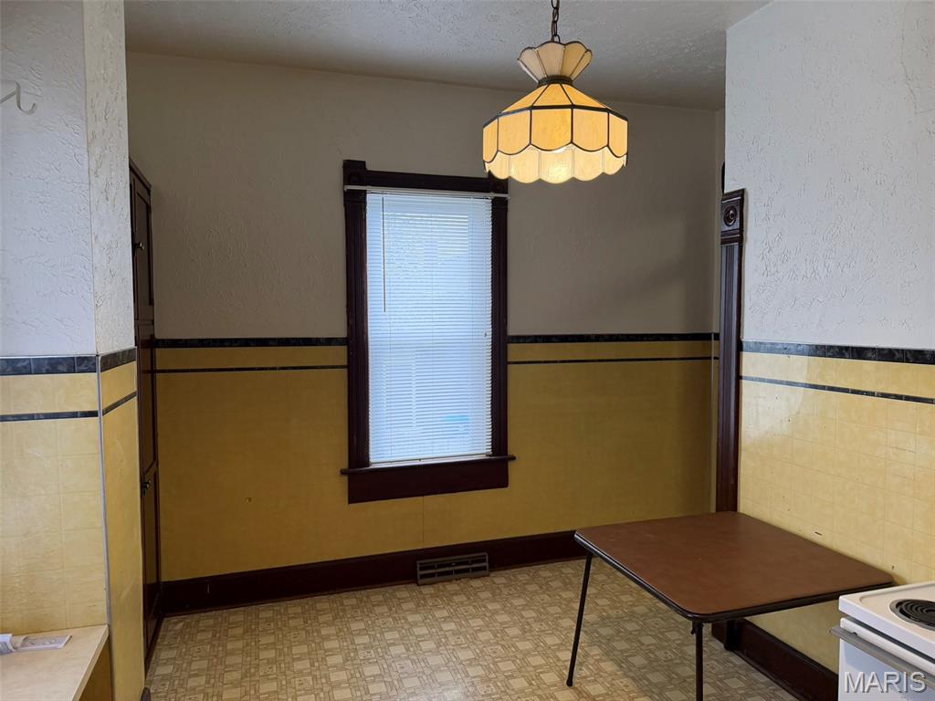 E B Hammack - Residential Lease