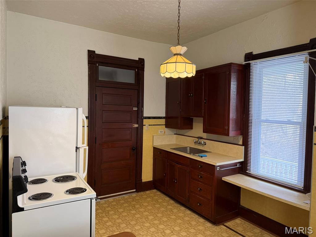 E B Hammack - Residential Lease