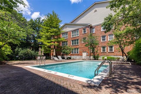 Tiny photo for 561 Sarah Lane #303, Creve Coeur, MO 63141 (MLS # 26037384)