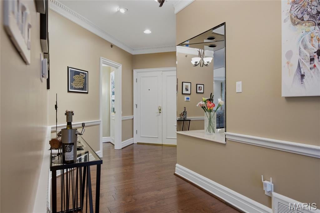 561 Sarah Lane 303