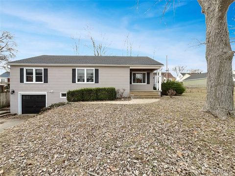Photo of 1117 Tompkins Street, St Charles, MO 63301 (MLS # 25081752)