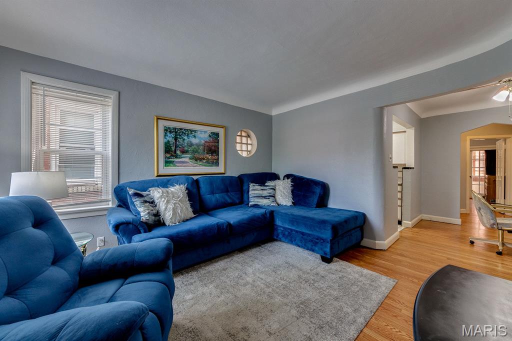 5816-18 Mardel Avenue 5816