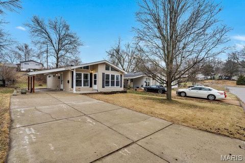 Tiny photo for 312 Ballwin Avenue, Ballwin, MO 63021 (MLS # 26007008)