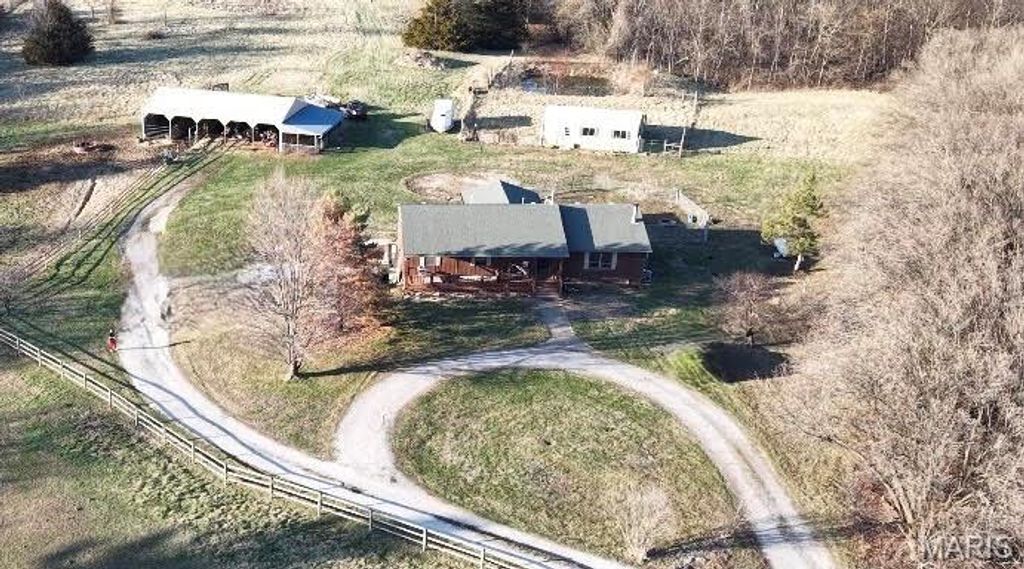 Photo of 11252 Pershing Road, Hannibal, MO 63401 (MLS # 26012819)