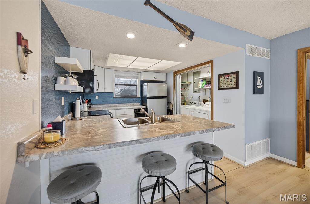 Lone Oak Point Condo - Residential