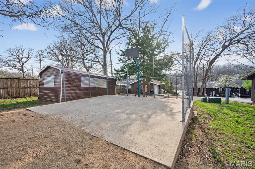 Lone Oak Point Condo - Residential