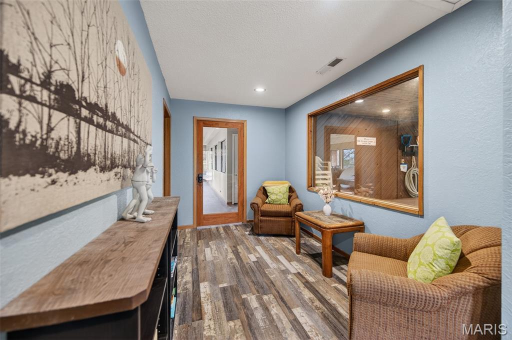 Lone Oak Point Condo - Residential