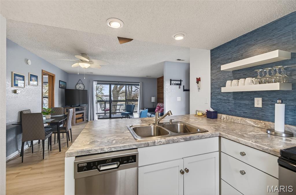 Lone Oak Point Condo - Residential