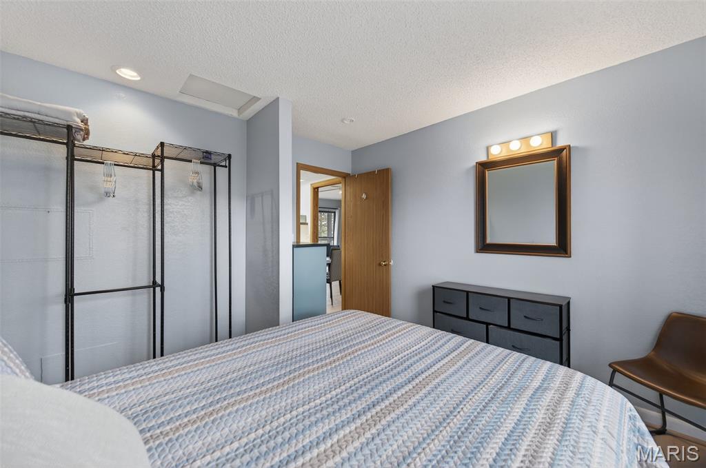 Lone Oak Point Condo - Residential