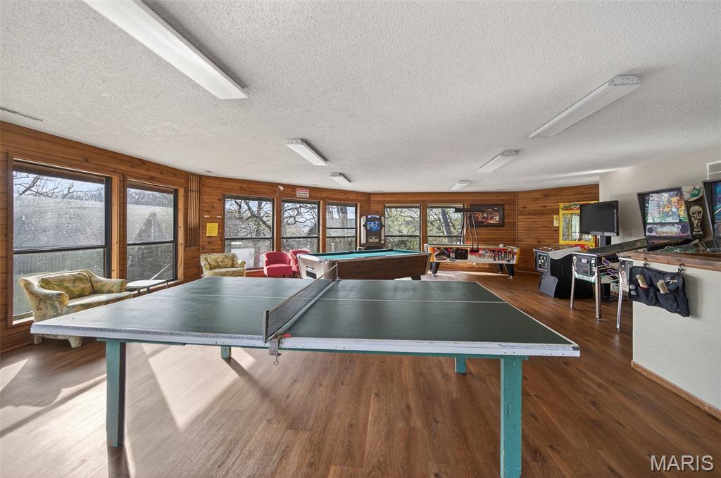 Lone Oak Point Condo - Residential