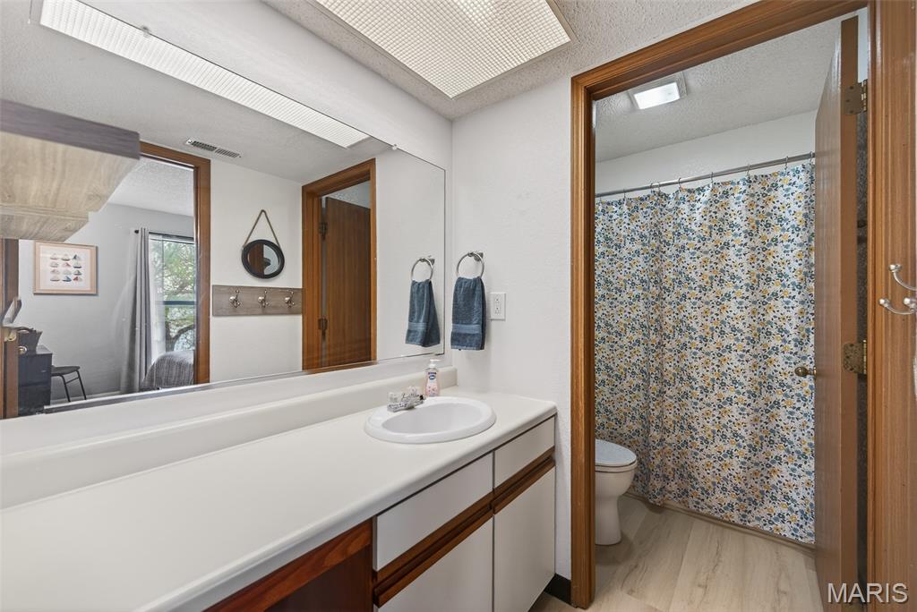 Lone Oak Point Condo - Residential