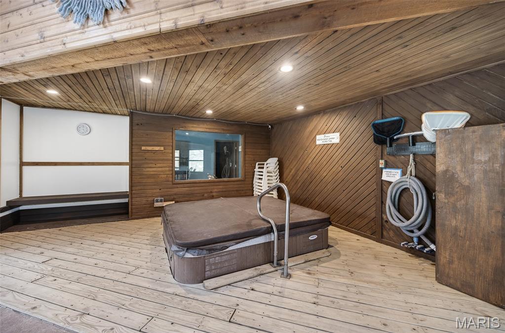 Lone Oak Point Condo - Residential