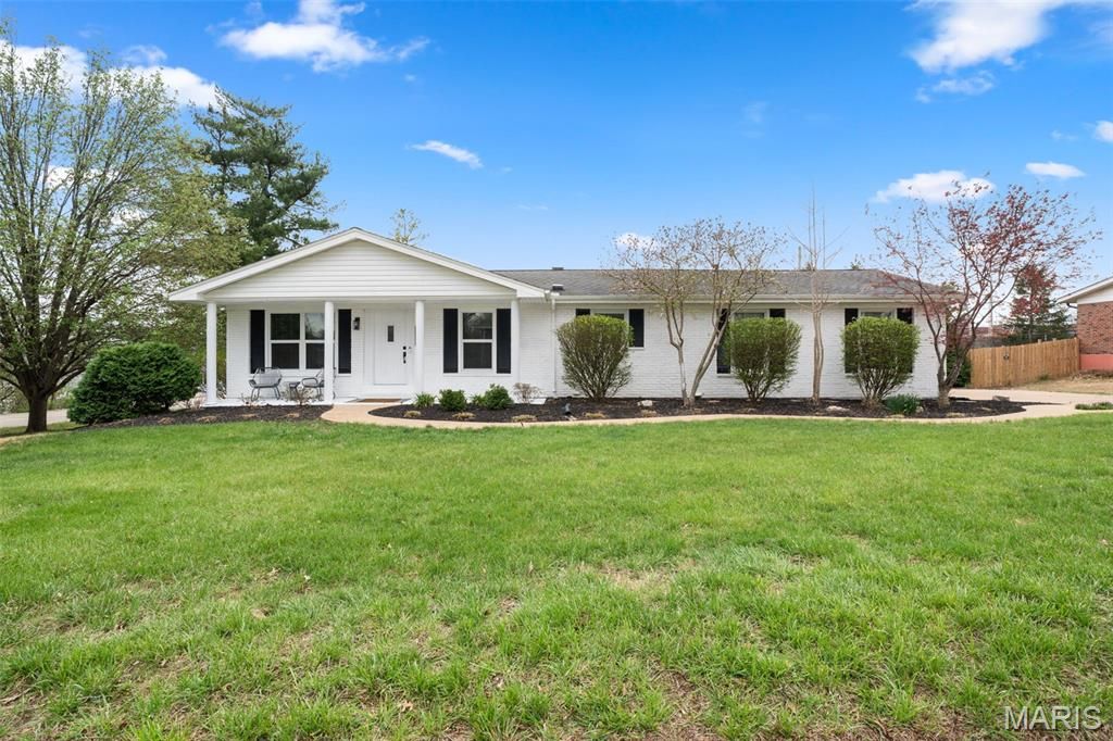 Photo of 1080 Sagebrush Trail, Ballwin, MO 63011 (MLS # 26019365)