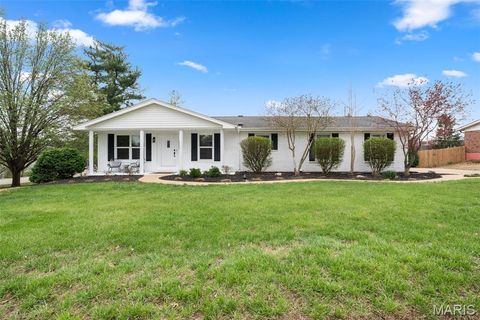 Photo of 1080 Sagebrush Trail, Ballwin, MO 63011 (MLS # 26019365)