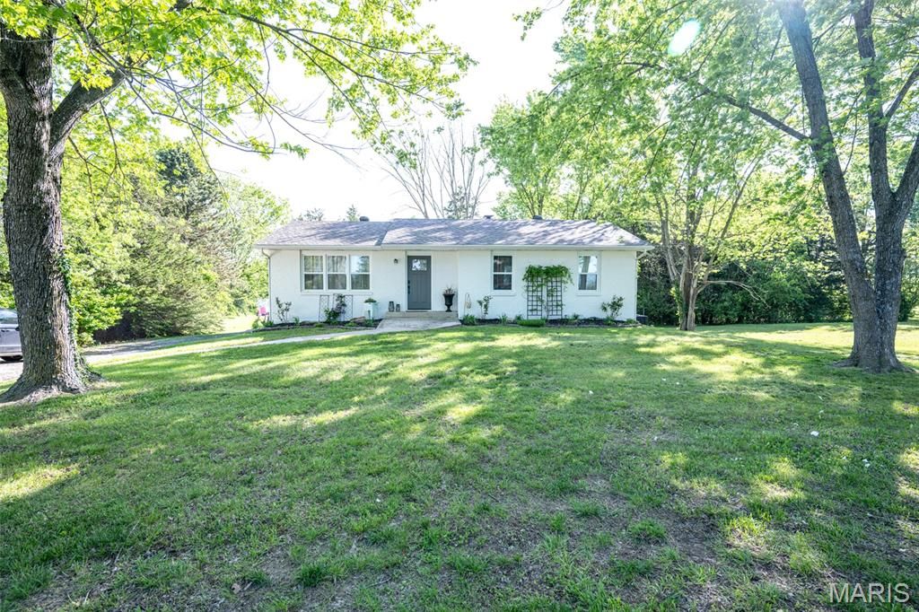 Photo of 5715 Dove Lake Road, Jefferson City, MO 65101 (MLS # 26024754)