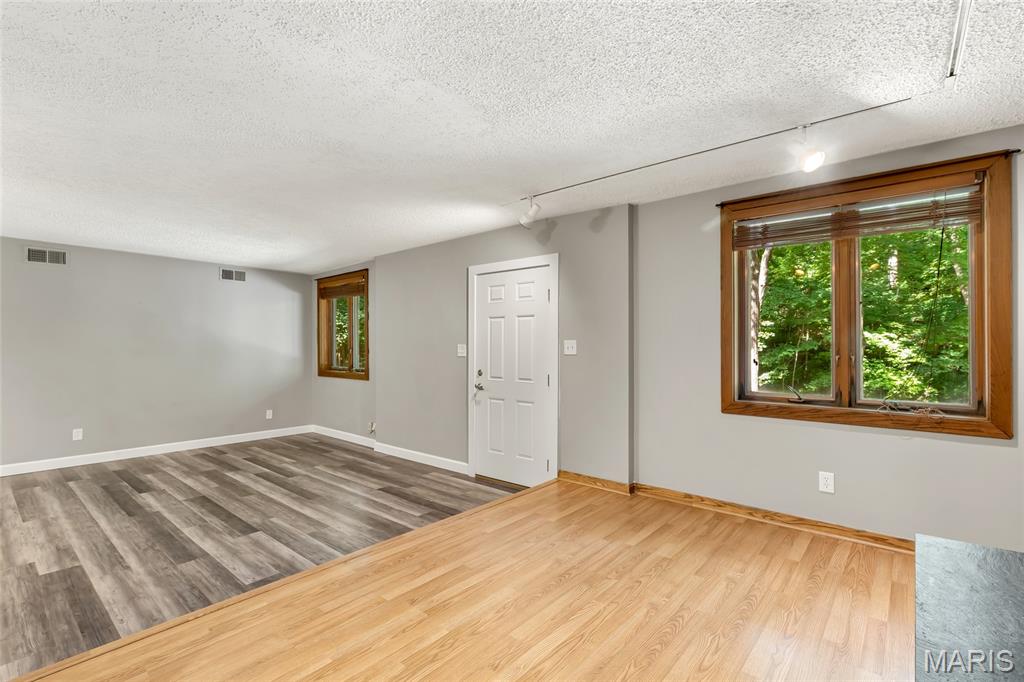 400 Maple Hollow Trail