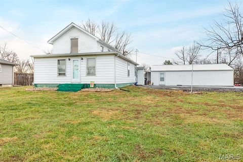 Photo of 713 E Warren Street, Bunker Hill, IL 62014 (MLS # 25079174)