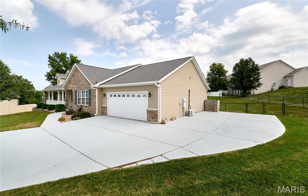 501 Oakbluff Court