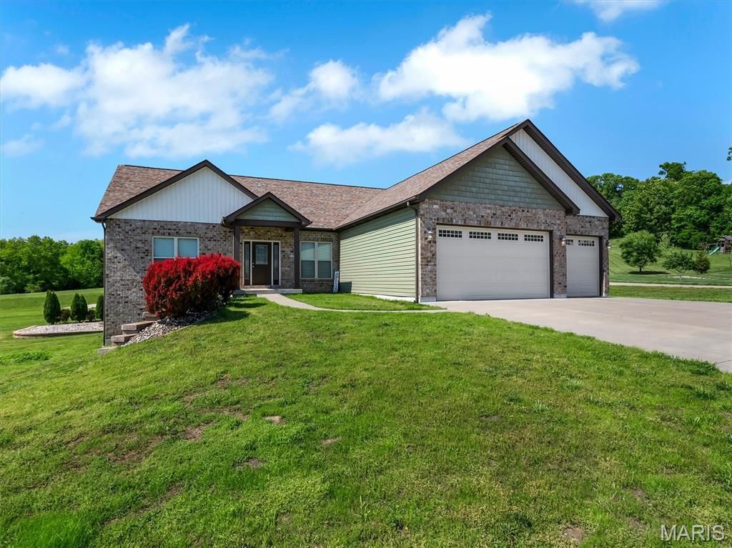 Photo of 105 Ridgeview Oaks Drive, Washington, MO 63090 (MLS # 26025694)