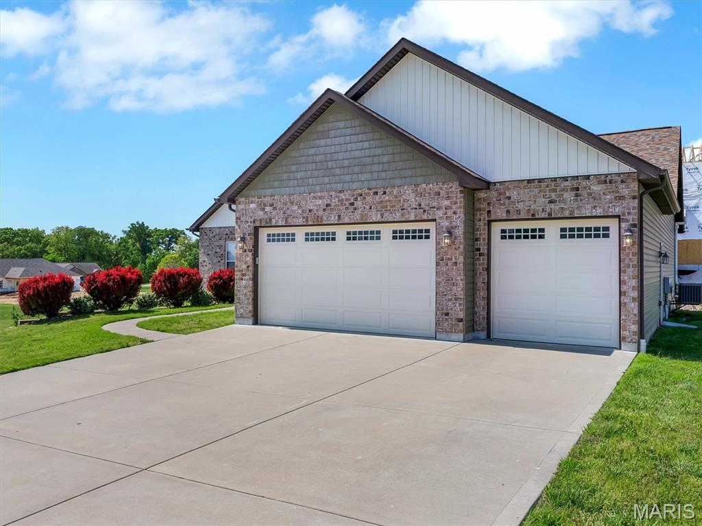 105 Ridgeview Oaks Drive