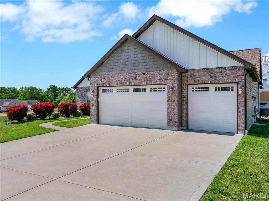 Photo of 105 Ridgeview Oaks Drive, Washington, MO 63090 (MLS # 26025694)