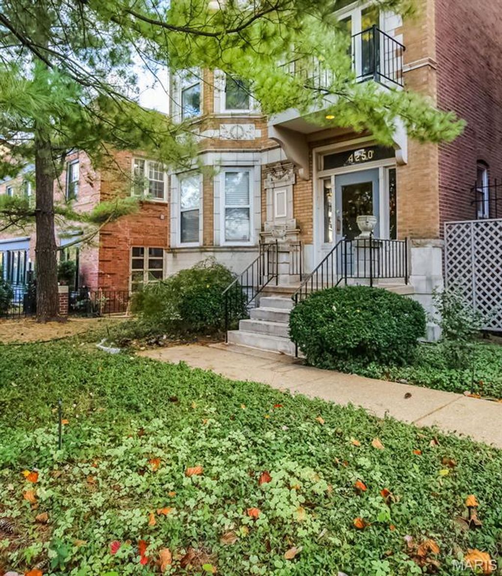 Photo of 4250 Lindell Boulevard #A, St Louis, MO 63108 (MLS # 25072776)