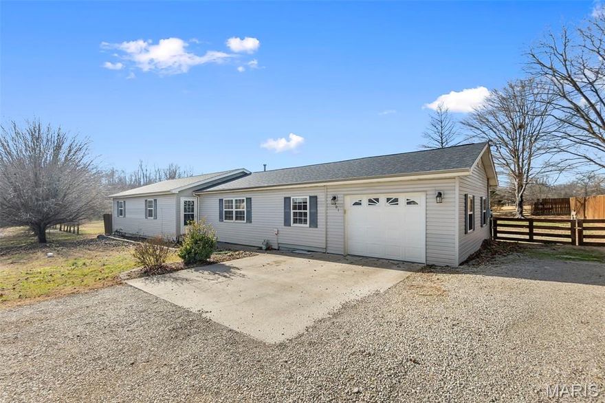 Beautiful home sitting on 1.76 acres right inside Marble Hill City limits! 4 Bays shop with air compressor, 2 Bays are heated. Game room set up with tv, pool table, foosball, and ping pong.