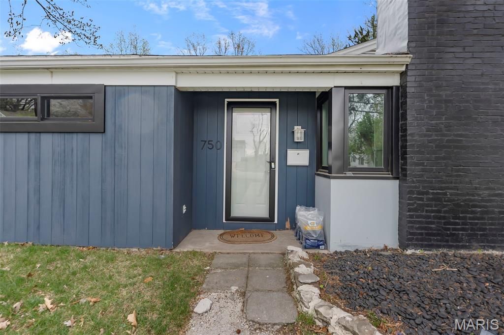 Photo of 750 Perry Avenue, Cape Girardeau, MO 63701 (MLS # 26019674)