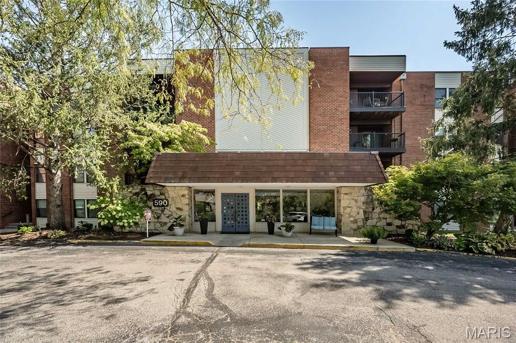 590 Sarah Lane 401