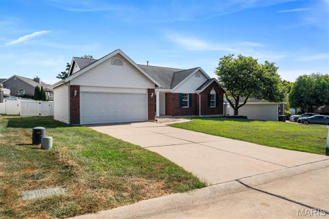 Tiny photo for 104 Coppersmith Court, St Charles, MO 63301 (MLS # 26058051)