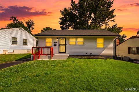 Photo of 321 Caithness Road, St Louis, MO 63137 (MLS # 26037521)