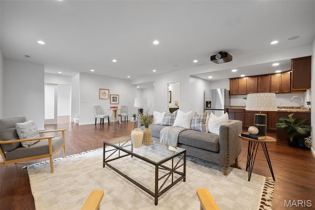 Chesterfield, Missouri 63017, United States, 5 Bedrooms Bedrooms, ,5 BathroomsBathrooms,Residential,Active,171347