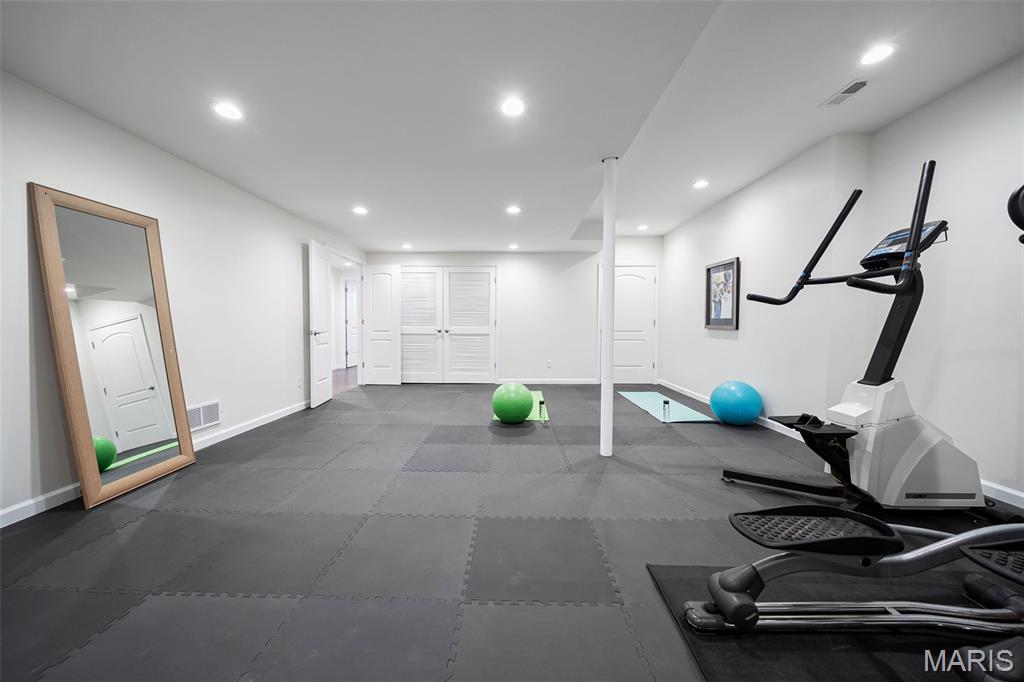 Chesterfield, Missouri 63017, United States, 5 Bedrooms Bedrooms, ,5 BathroomsBathrooms,Residential,Active,171347