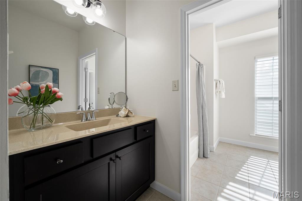 Chesterfield, Missouri 63017, United States, 5 Bedrooms Bedrooms, ,5 BathroomsBathrooms,Residential,Active,171347