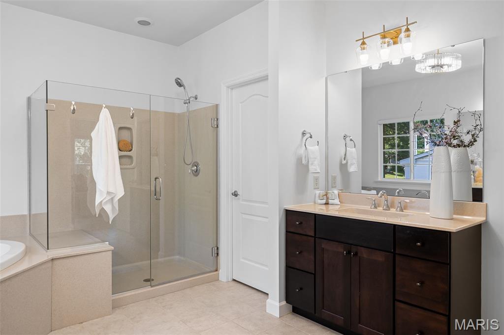 Chesterfield, Missouri 63017, United States, 5 Bedrooms Bedrooms, ,5 BathroomsBathrooms,Residential,Active,171347