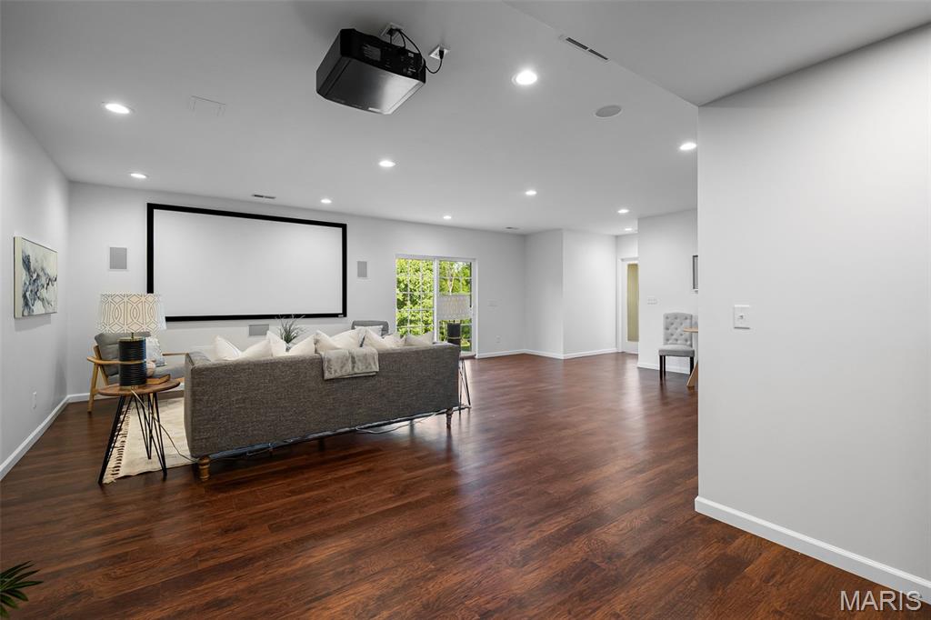 Chesterfield, Missouri 63017, United States, 5 Bedrooms Bedrooms, ,5 BathroomsBathrooms,Residential,Active,171347